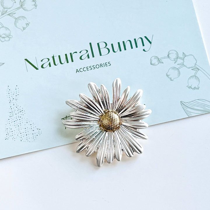 Silvery Daisy Brooch