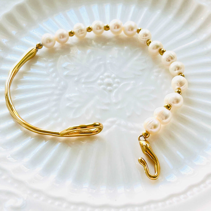 Asymmetric Freshwater Pearl Bracelet