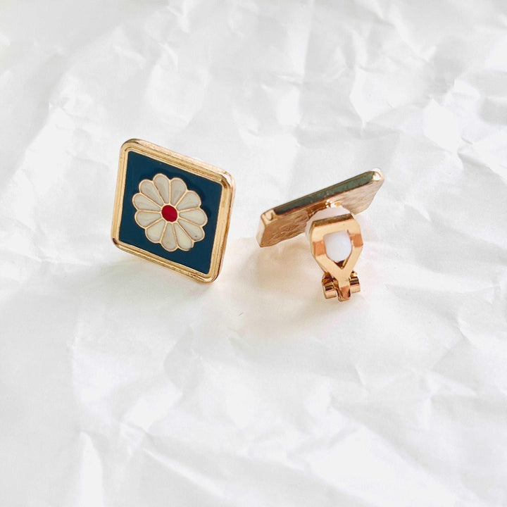 Chic Daisy Square Stud Earrings / Clip-on Earrings