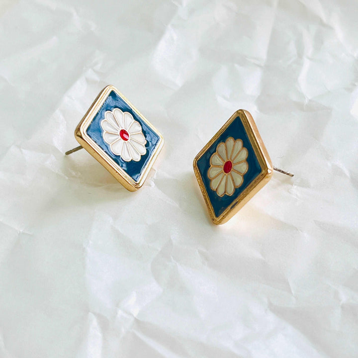 Chic Daisy Square Stud Earrings / Clip-on Earrings