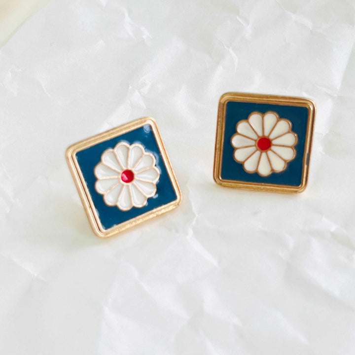 Chic Daisy Square Stud Earrings / Clip-on Earrings