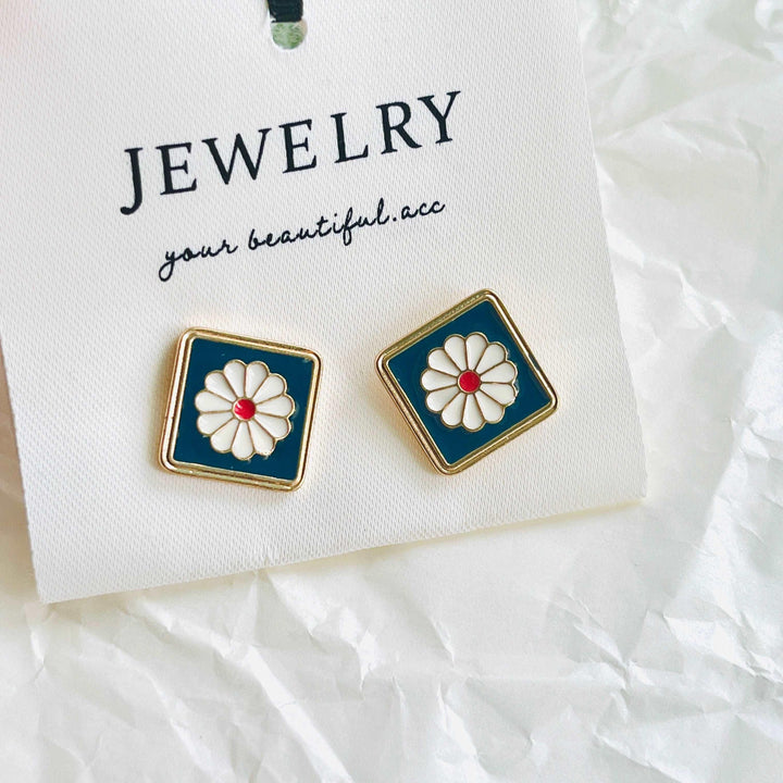 Chic Daisy Square Stud Earrings / Clip-on Earrings
