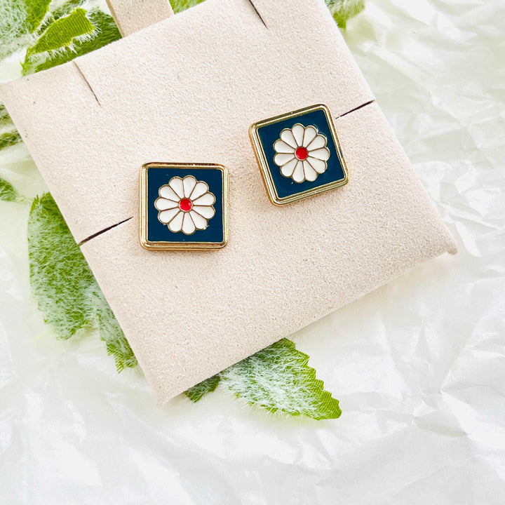 Chic Daisy Square Stud Earrings / Clip-on Earrings