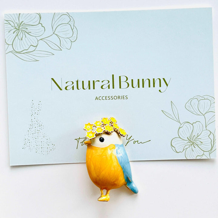 Cute Robin With Wreath Brooch