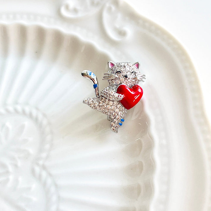 Cute Cat Holding Red Heart Brooch - Natural Bunny Accessories