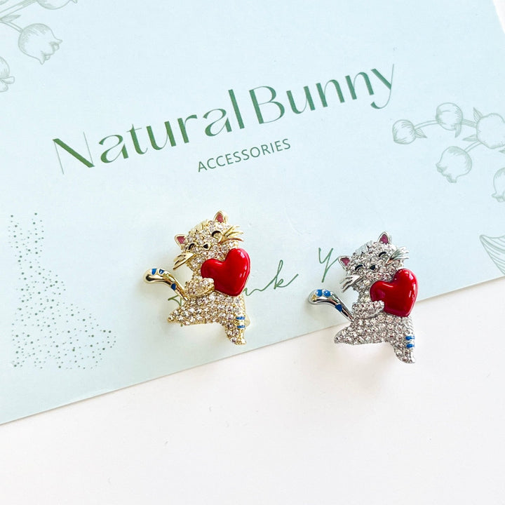 Cute Cat Holding Red Heart Brooch - Natural Bunny Accessories