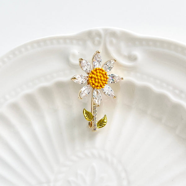 Dainty Little Daisy Brooch - Natural Bunny Accessories