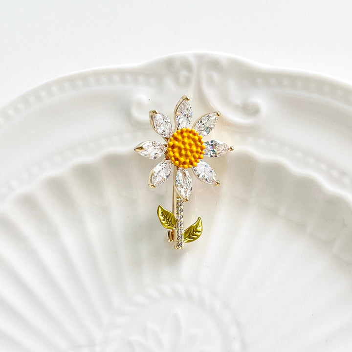 Dainty Little Daisy Brooch - Natural Bunny Accessories