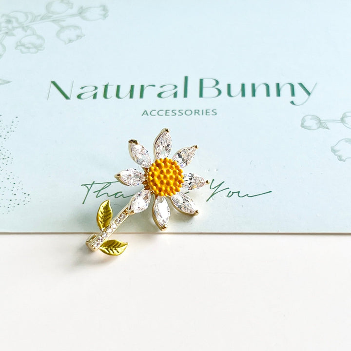 Dainty Little Daisy Brooch - Natural Bunny Accessories
