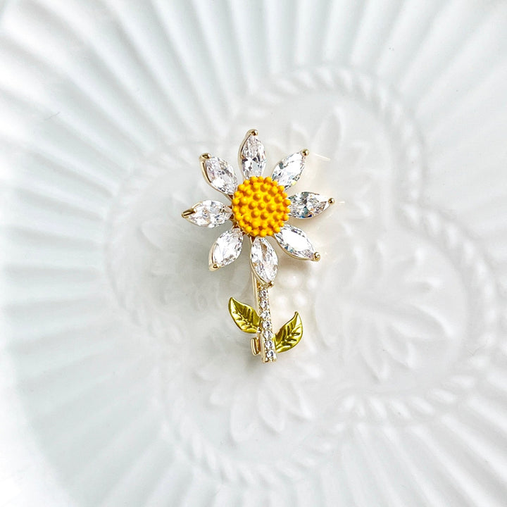 Dainty Little Daisy Brooch - Natural Bunny Accessories