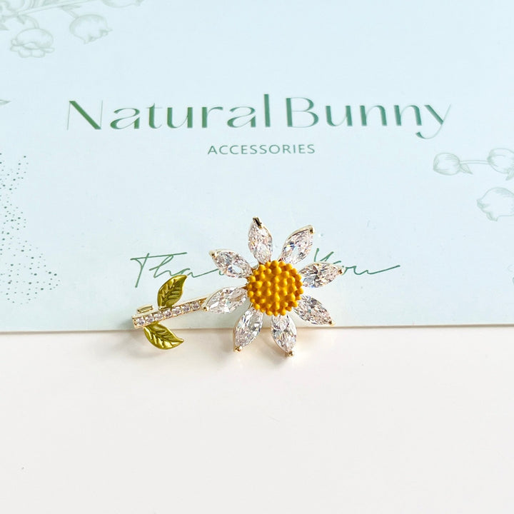 Dainty Little Daisy Brooch - Natural Bunny Accessories