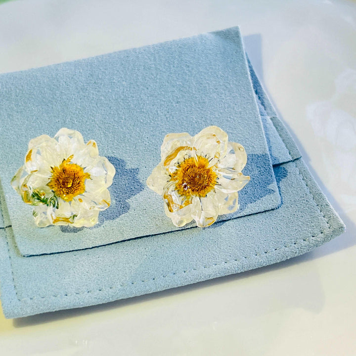 Dried White Daisy flower Stud Earrings