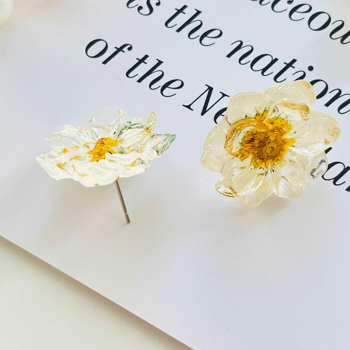 Dried White Daisy flower Stud Earrings