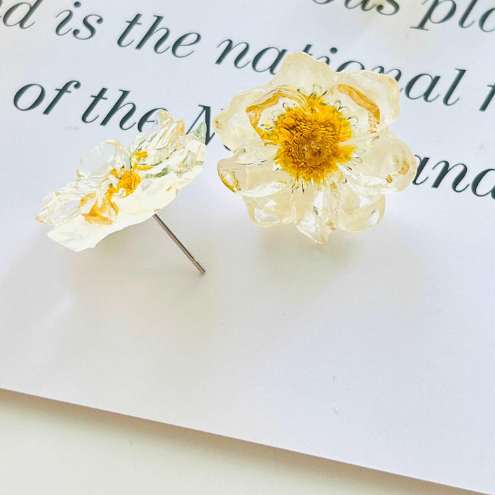 Dried White Daisy flower Stud Earrings