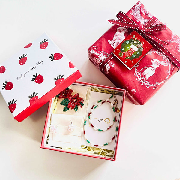 Christmas Gift Wrapping - Strawberry Gift Box