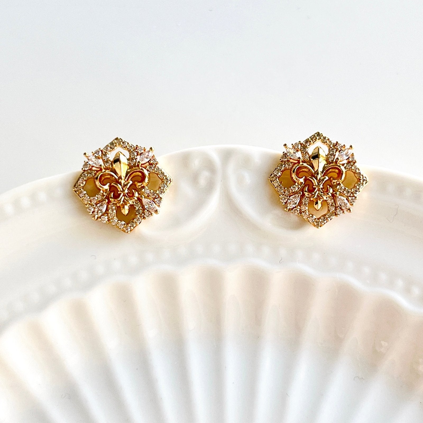 Hollow Iris Pattern Stud Earrings – Natural Bunny Accessories