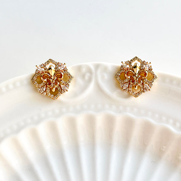 Hollow Iris Pattern Stud Earrings