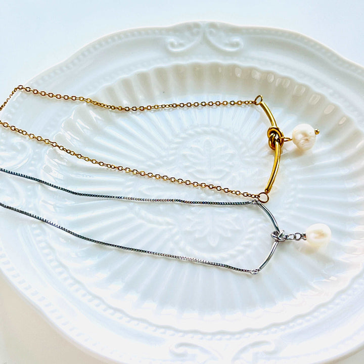 Knot Pearl Pendant Necklace