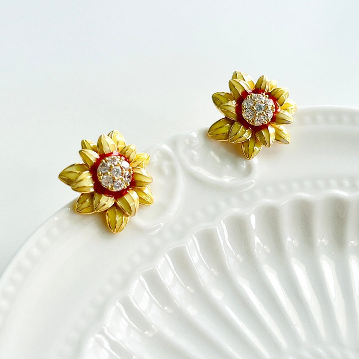 Retro Shinning Sunflower Stud Earrings - Natural Bunny Accessories