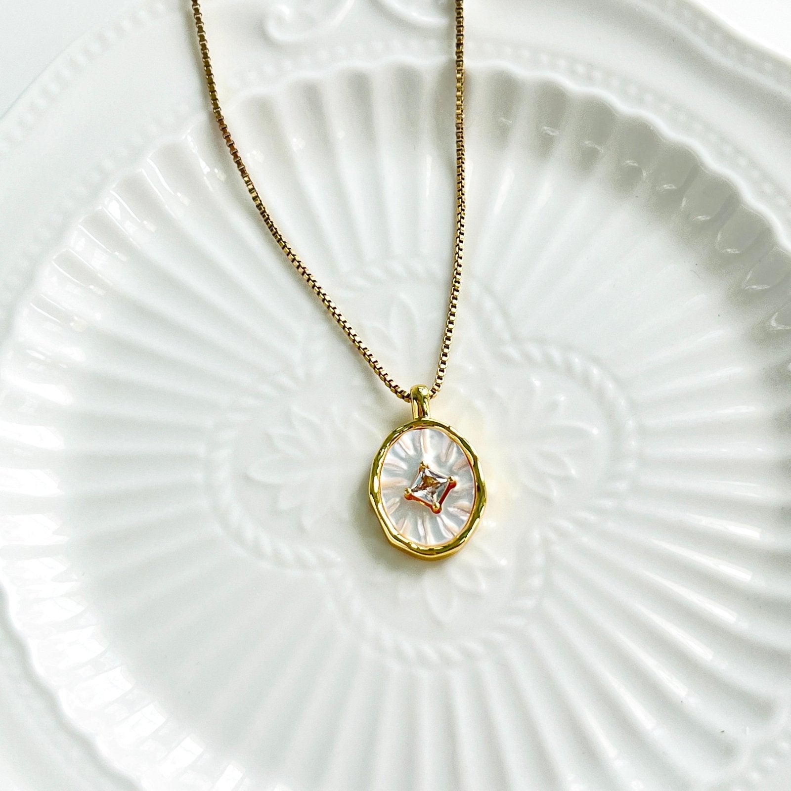 Shell Bolt Star Pattern Star Pattern Shell Pendant Necklace – Natural Bunny Accessories