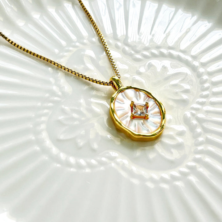 Shell Bolt Star Pattern Star Pattern Shell Pendant Necklace – Natural Bunny Accessories