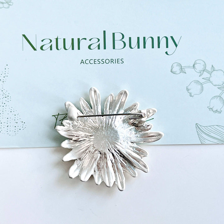 Silvery Daisy Brooch