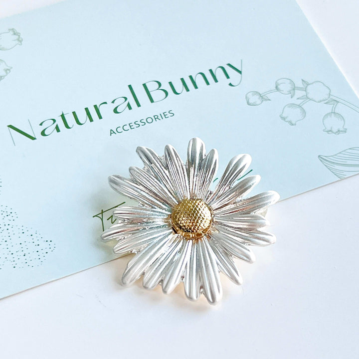 Silvery Daisy Brooch