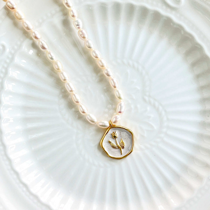 White Tulip Pendant Pearl Necklace